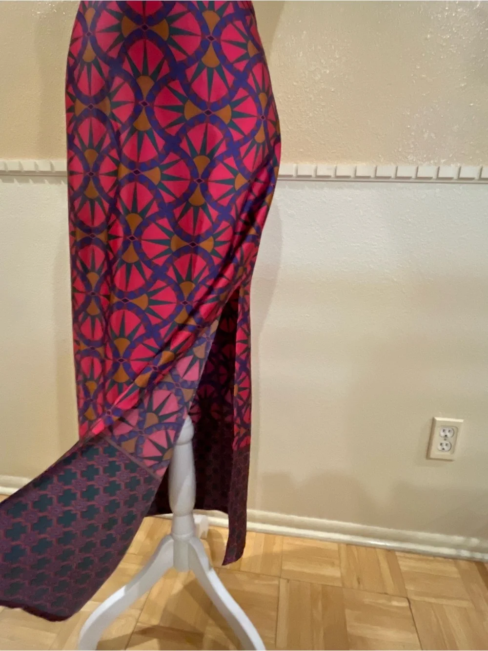 House of Harlow satin maxi dress w/ cutouts. Open back, slit. Purple, fuchsia. L - Picture 6 of 12